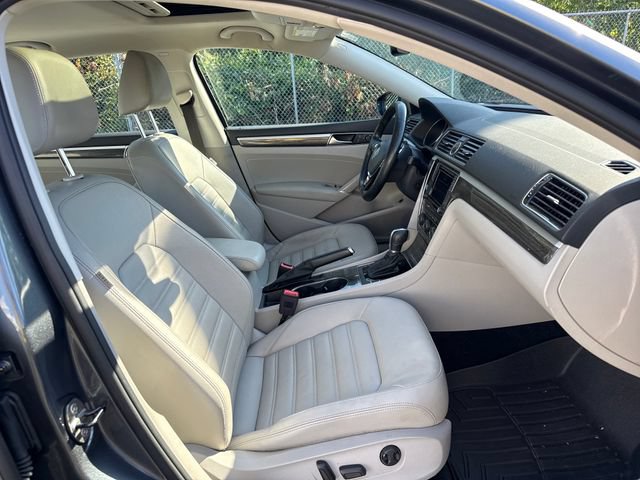 Used 2017 Volkswagen Passat 1.8T SEL Premium FWD image 9
