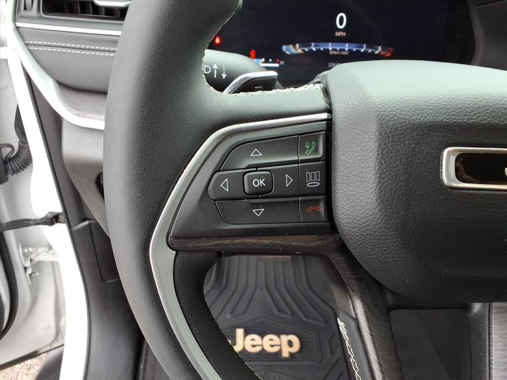 Used 2023 Jeep Grand Cherokee Altitude image 19