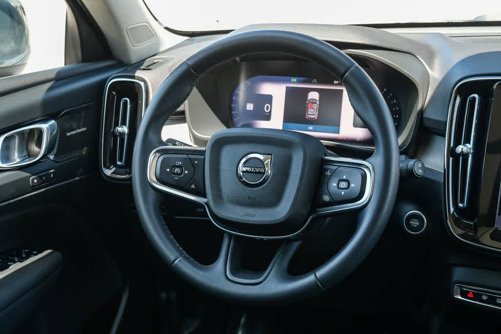 Used 2023 Volvo XC40 B5 Plus AWD/4WD image 12