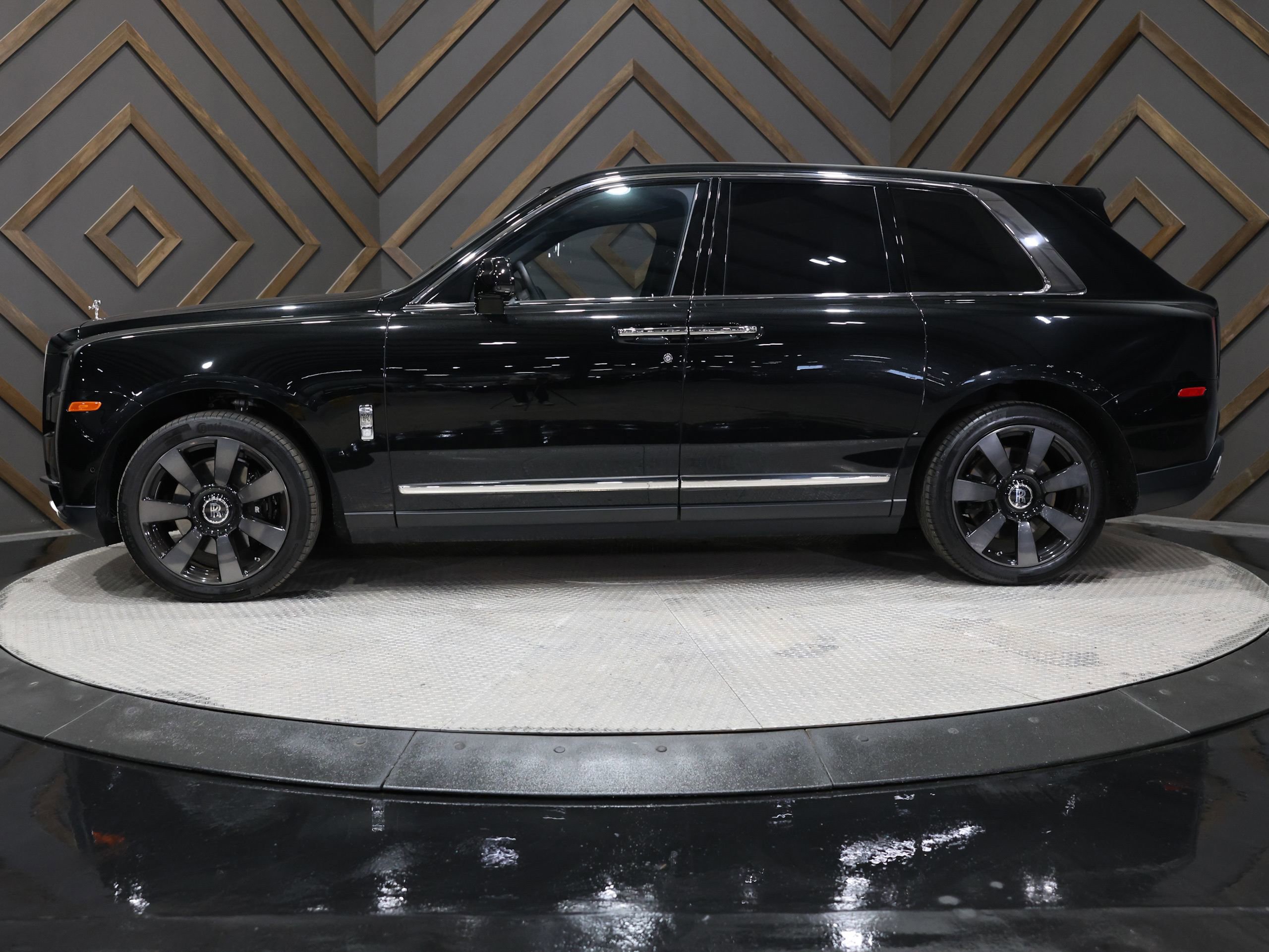 Used 2019 Rolls-Royce Cullinan image 9