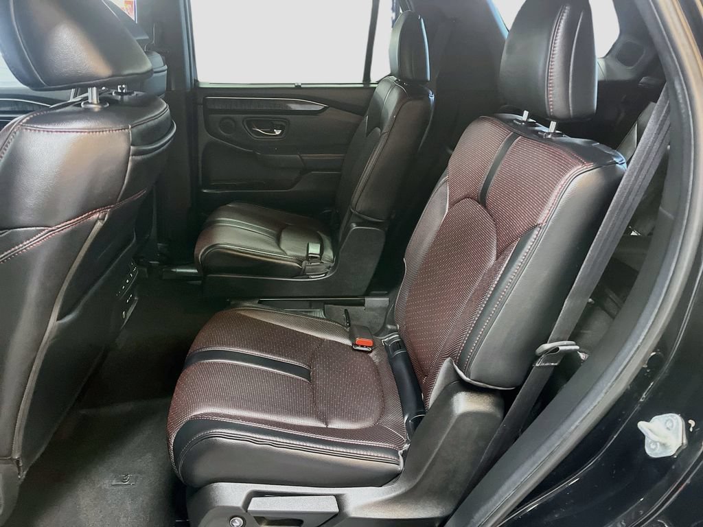 Used 2025 Honda Pilot Black Edition image 26