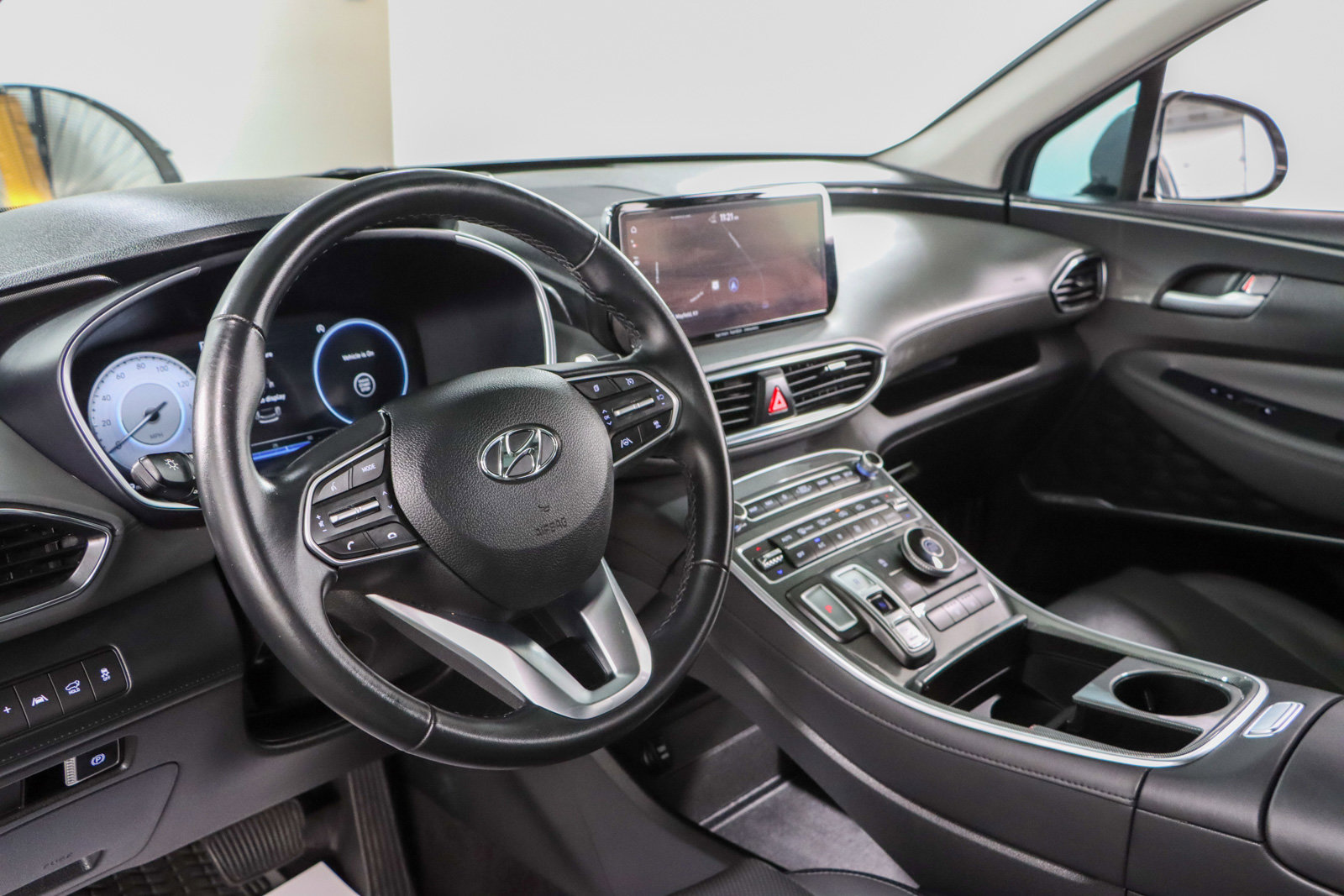 Used 2022 Hyundai Santa Fe SEL w/ Convenience + Premium Package FWD image 23