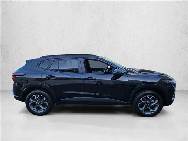 Used 2025 Chevrolet Trax LT w/ Driver Confidence Package FWD image 4