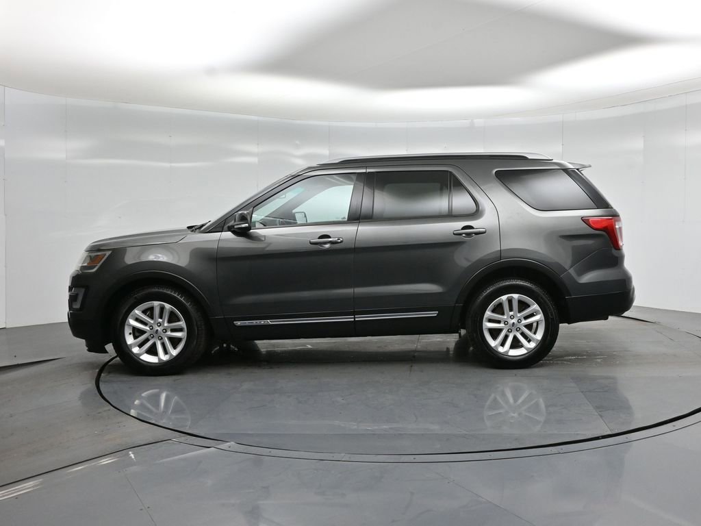 Certified 2017 Ford Explorer XLT w/ Equipment Group 202A FWD image 32