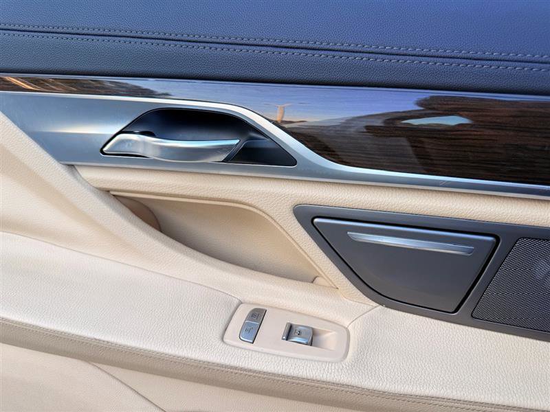 Used 2016 BMW 740i image 32