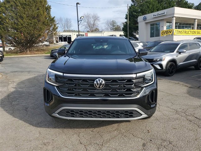 Certified 2024 Volkswagen Atlas Cross Sport SE w/ Panoramic Sunroof Package video 2