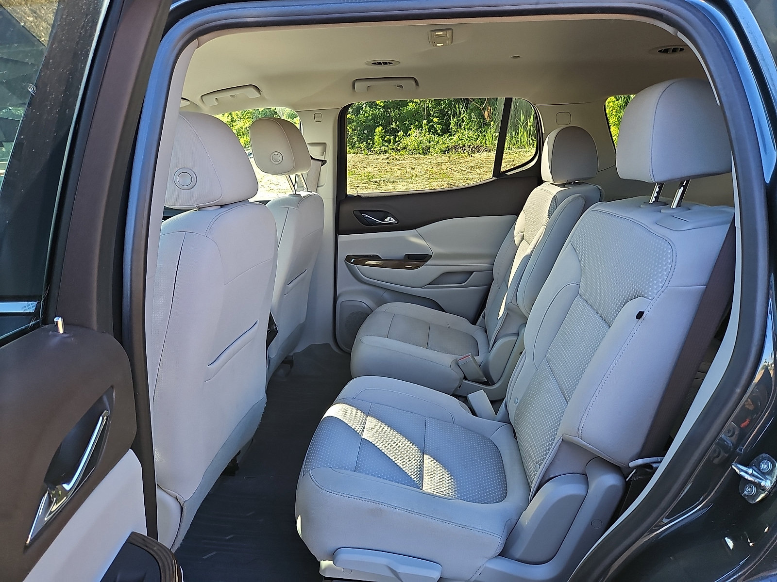 Used 2020 GMC Acadia SLE w/ Driver Convenience Package FWD image 10