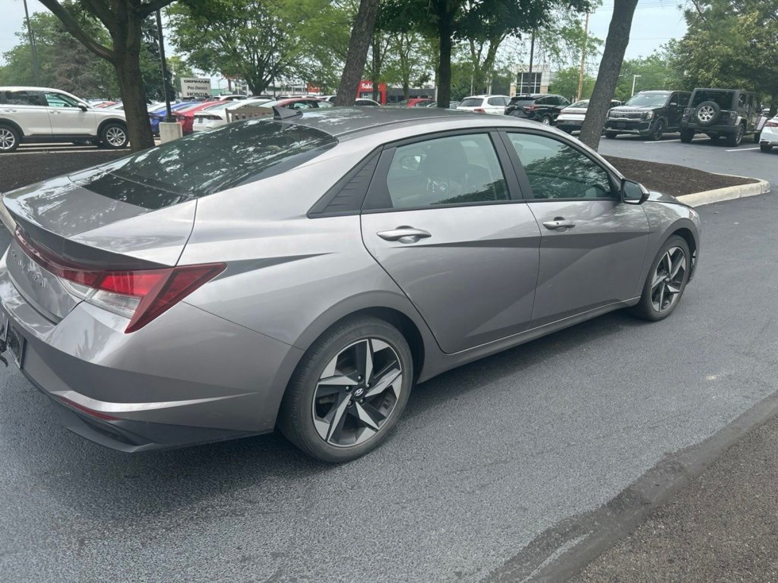 Used 2023 Hyundai Elantra SEL w/ Convenience Package FWD image 5