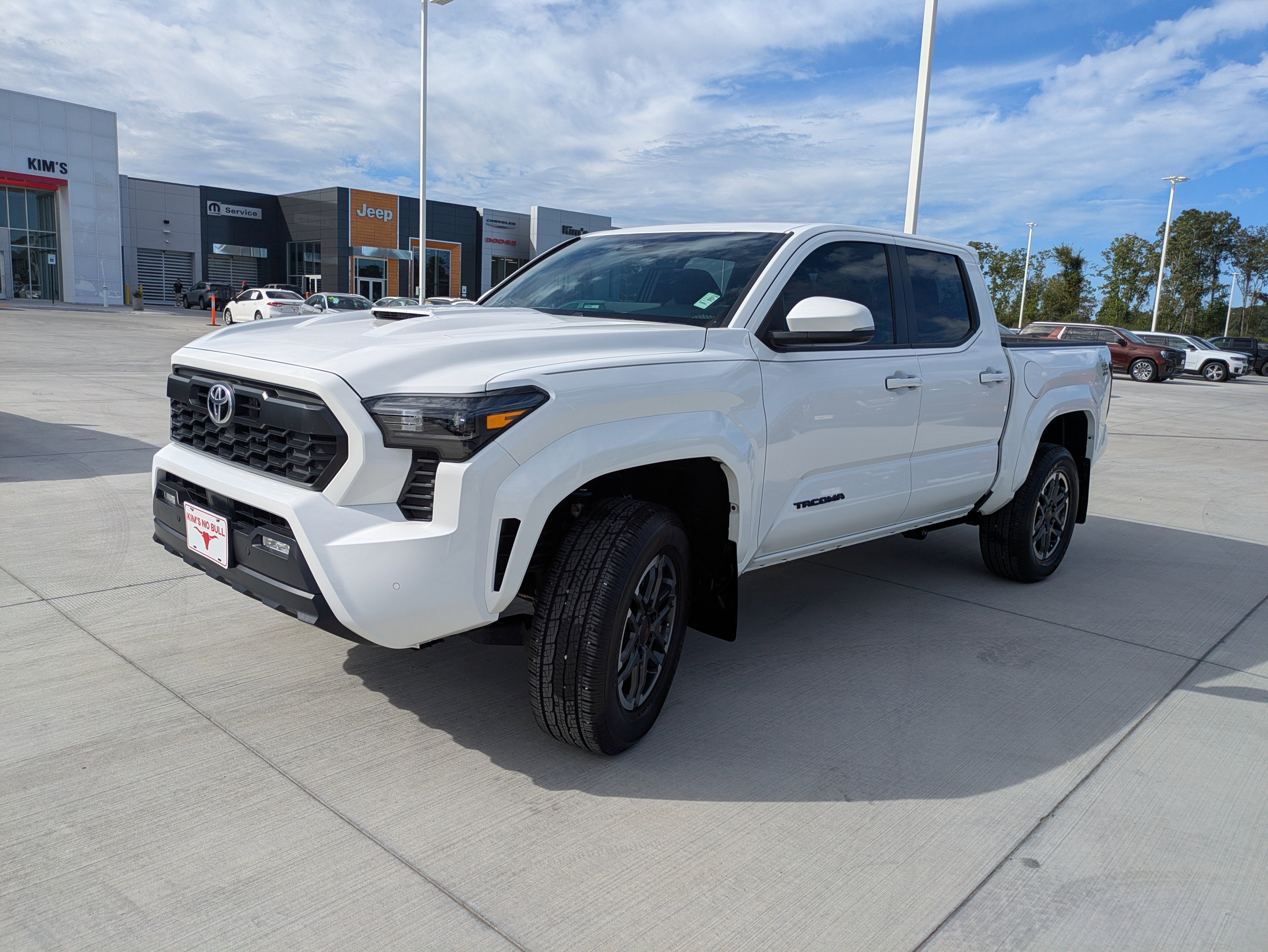Used 2024 Toyota Tacoma TRD Sport w/ TRD Sport Upgrade Package image 3