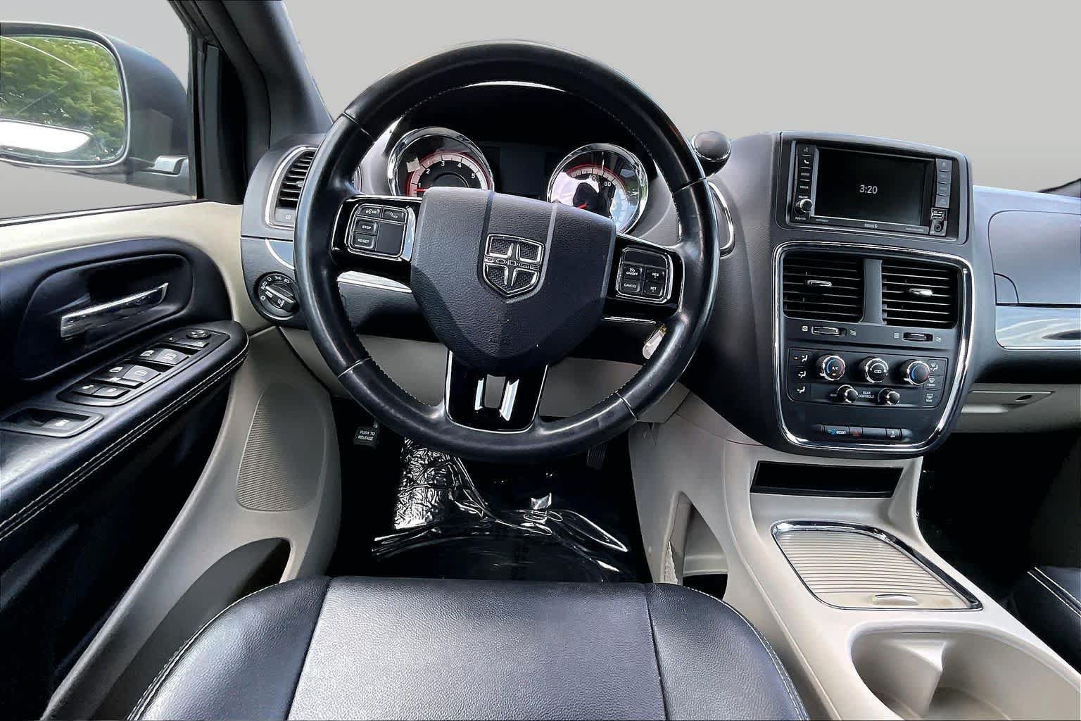 Used 2019 Dodge Grand Caravan SXT FWD image 6
