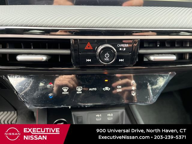 Used 2025 Nissan Kicks SR w/ Illumination Package AWD/4WD image 17