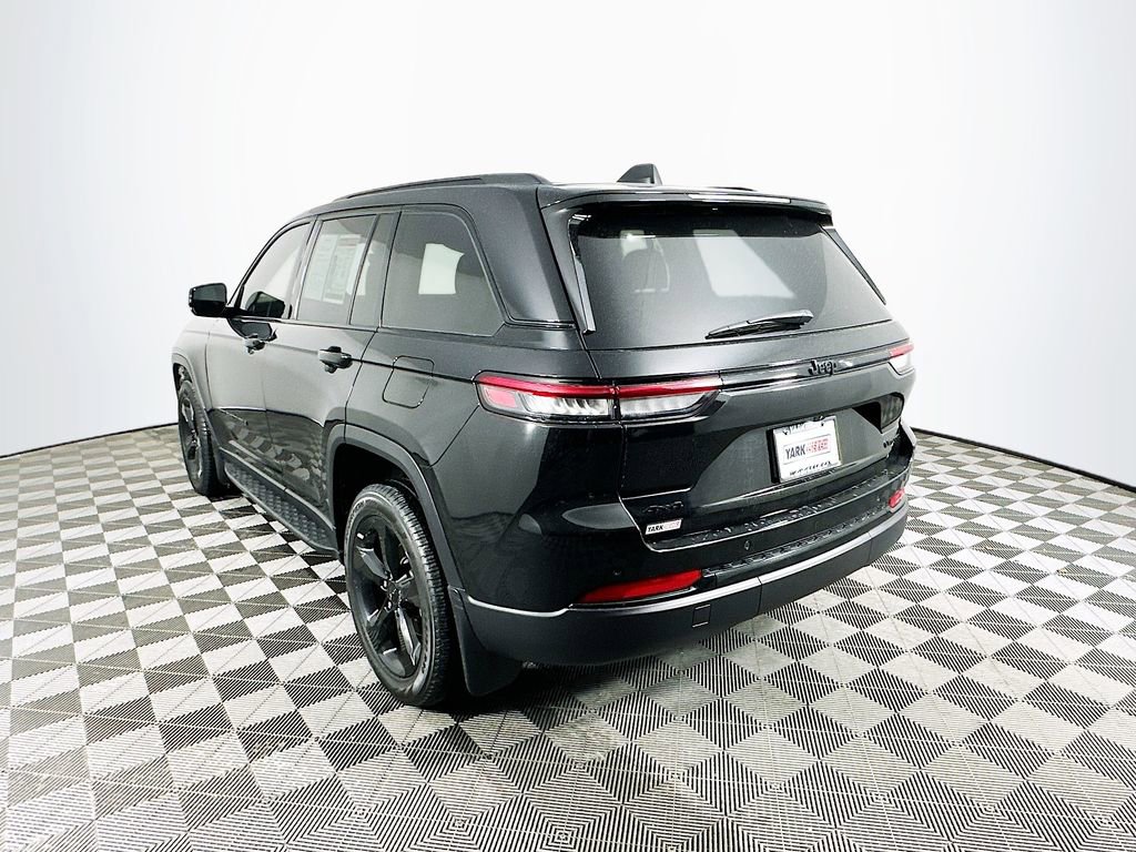 Certified 2025 Jeep Grand Cherokee Limited w/ Black Appearance Package image 8