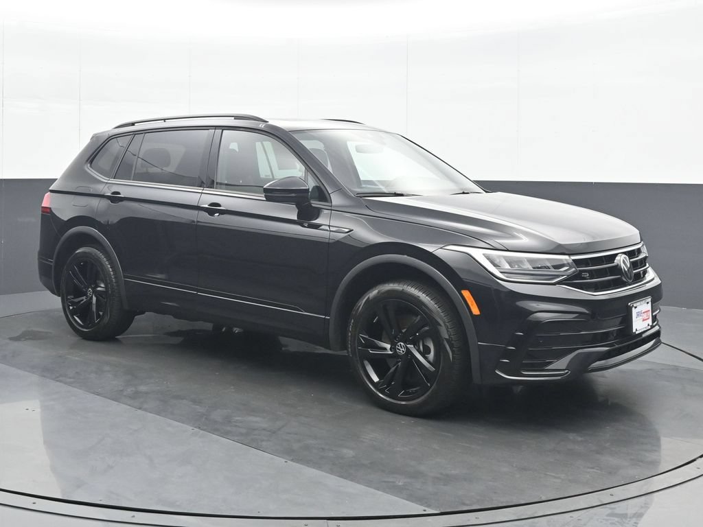 Used 2024 Volkswagen Tiguan SE R-Line AWD/4WD image 9