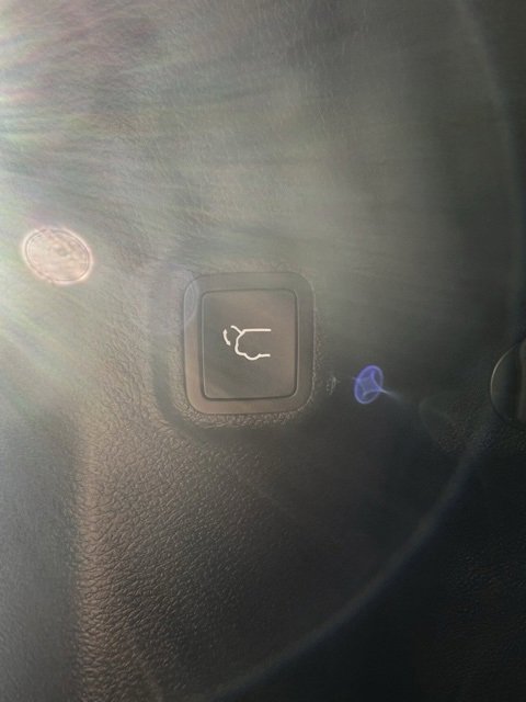 Used 2023 Jeep Cherokee Altitude Lux image 40