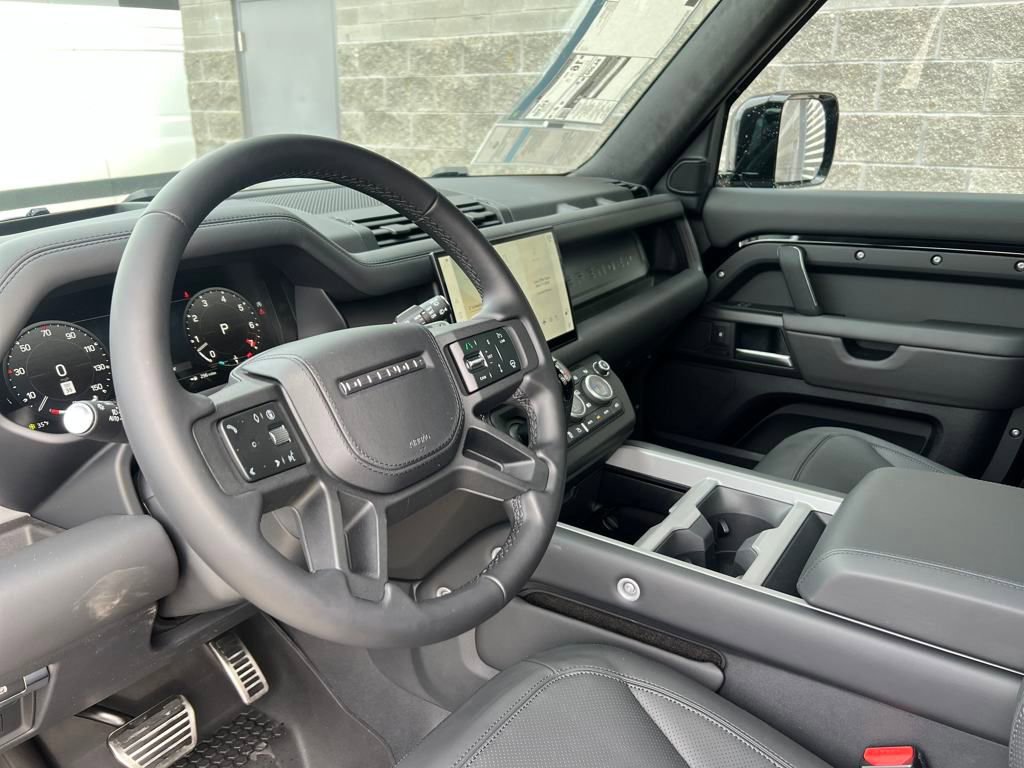 New 2025 Land Rover Defender 110 V8 image 12