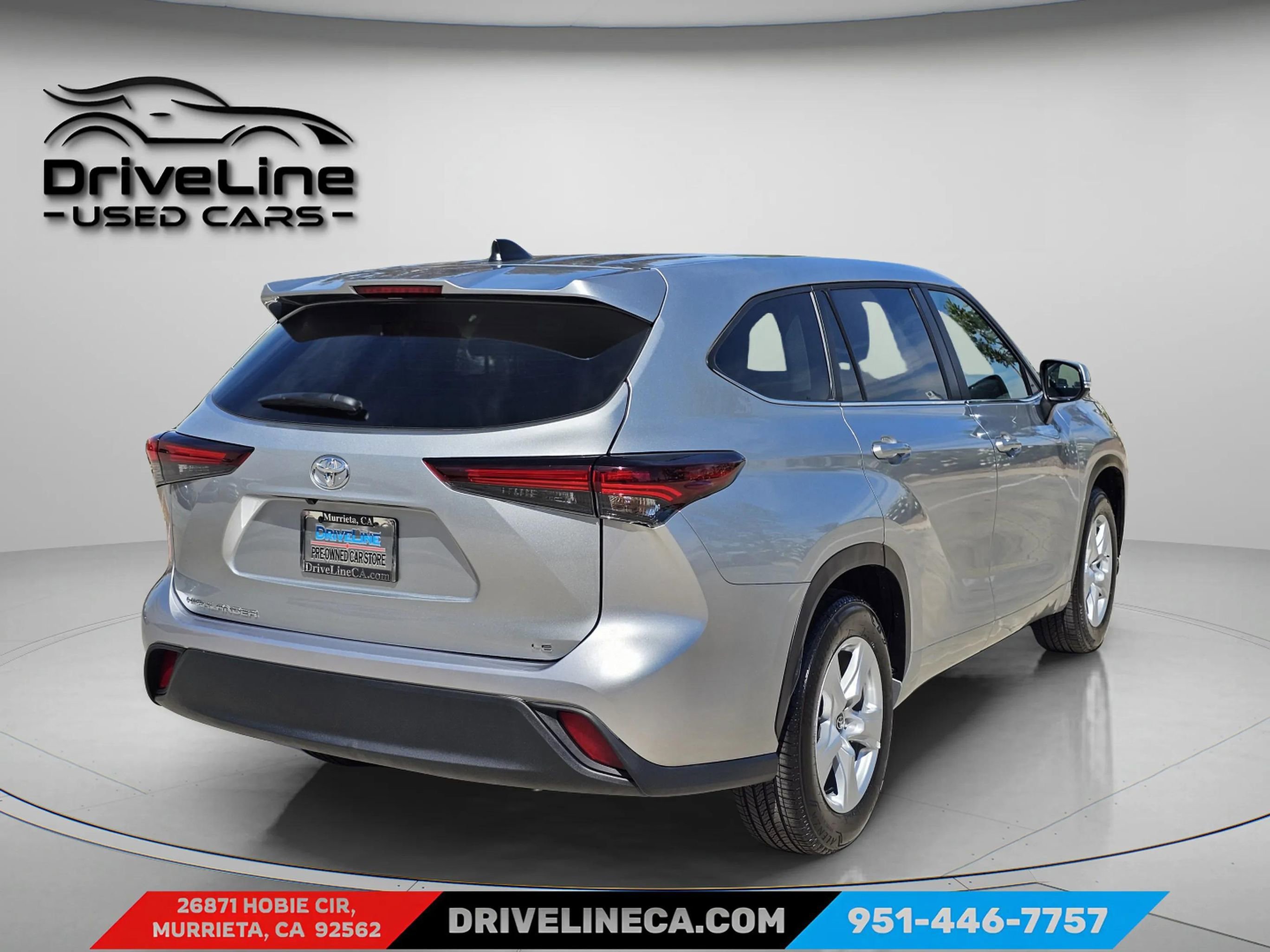 Used 2025 Toyota Highlander LE FWD image 12