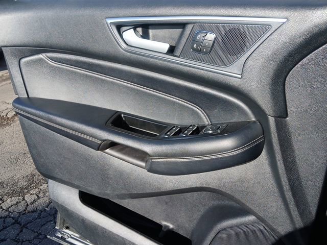 Used 2018 Ford Edge Titanium image 19