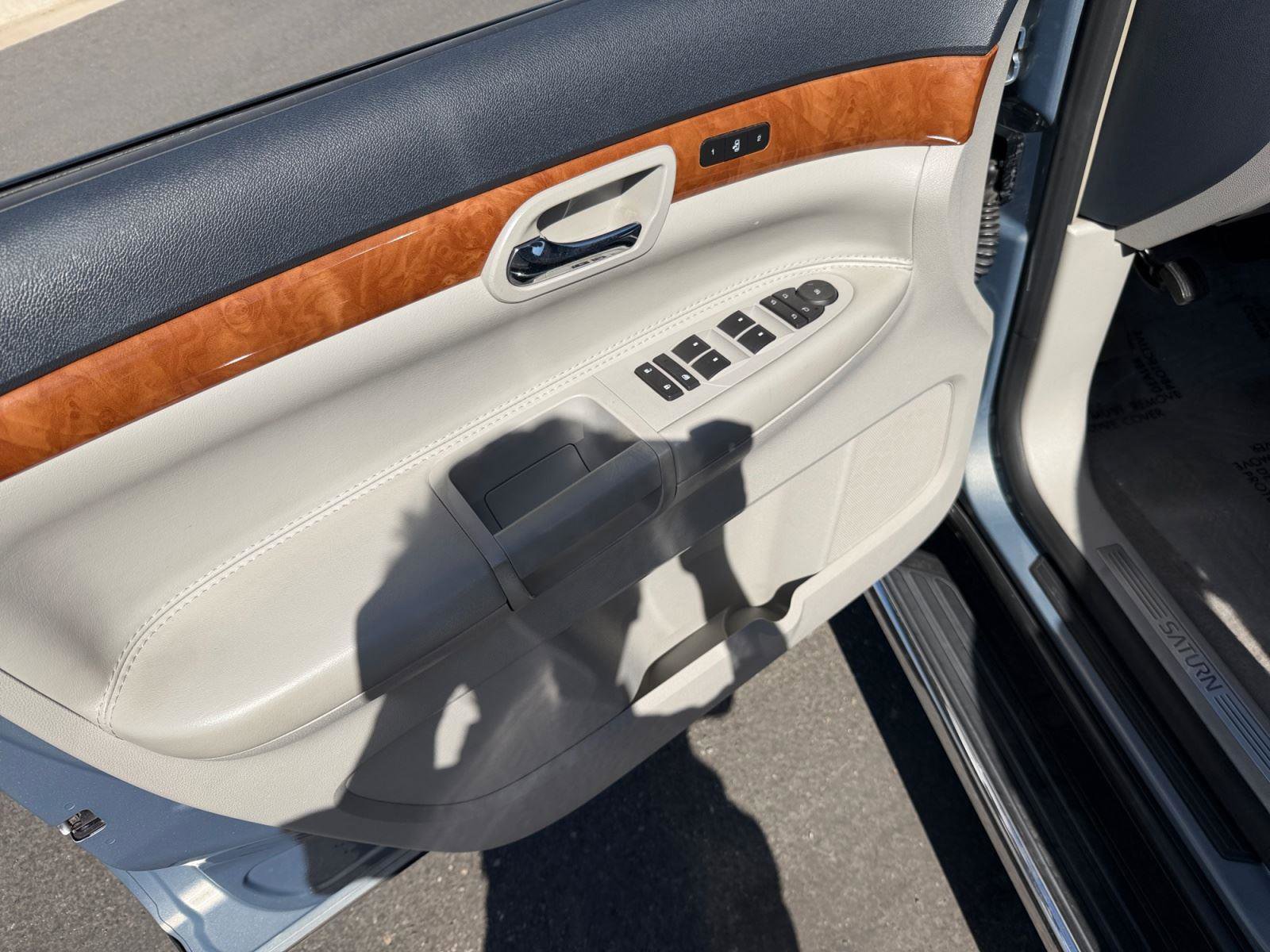 Used 2008 Saturn Outlook XR w/ Premium Trim Package image 23