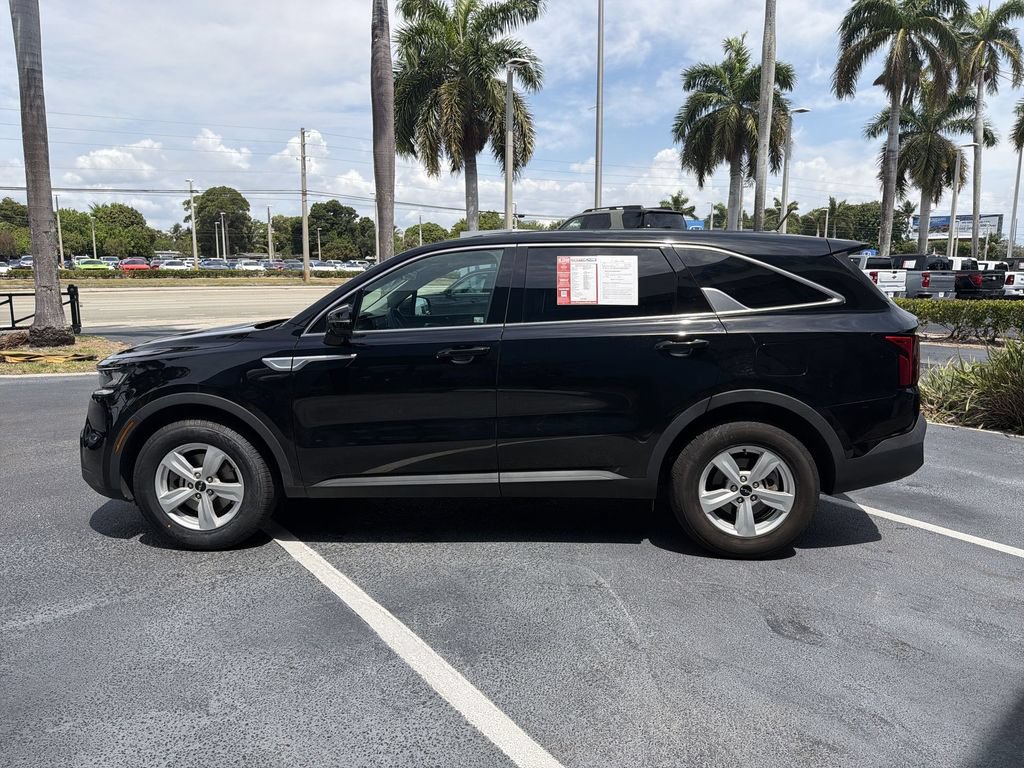 Used 2023 Kia Sorento LX FWD image 5