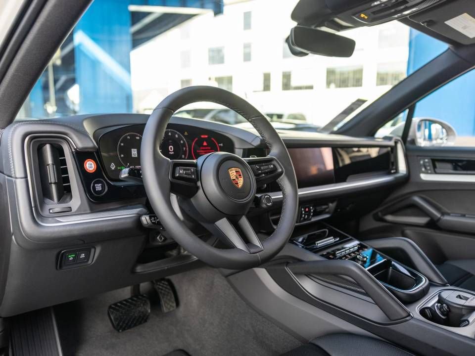 Certified 2026 Porsche Cayenne AWD/4WD image 4