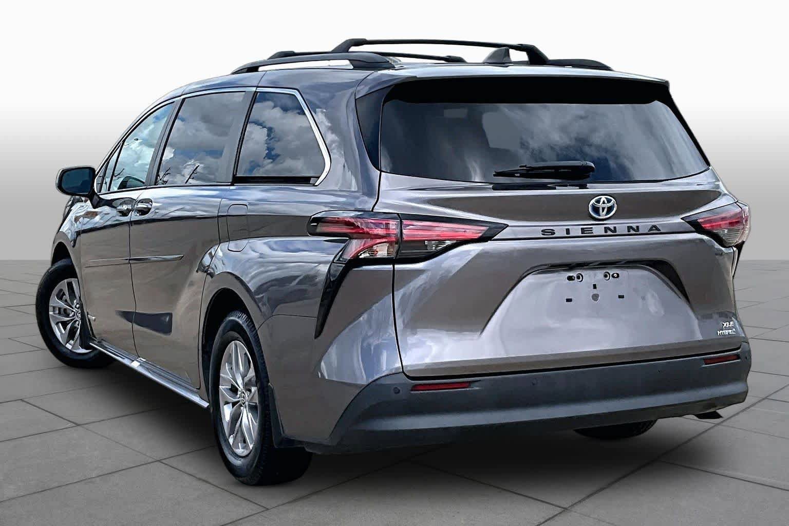 Used 2021 Toyota Sienna XLE FWD image 12