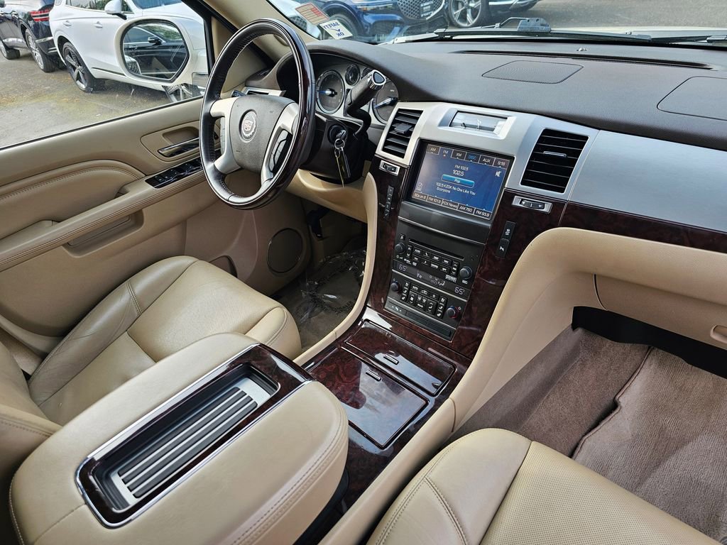 Used 2013 Cadillac Escalade Luxury AWD/4WD image 30