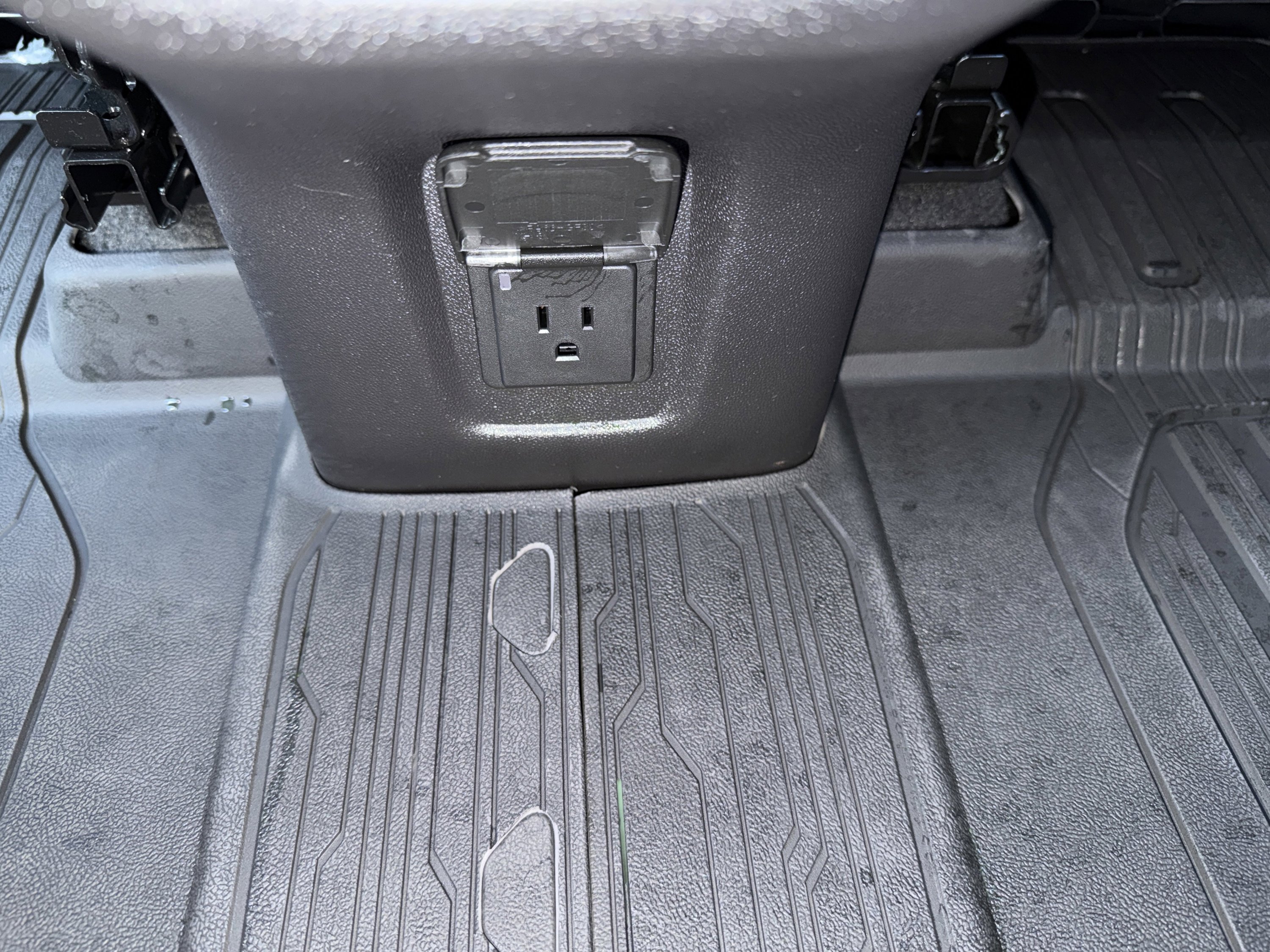 Used 2024 GMC Terrain SLT w/ Infotainment Package II image 26