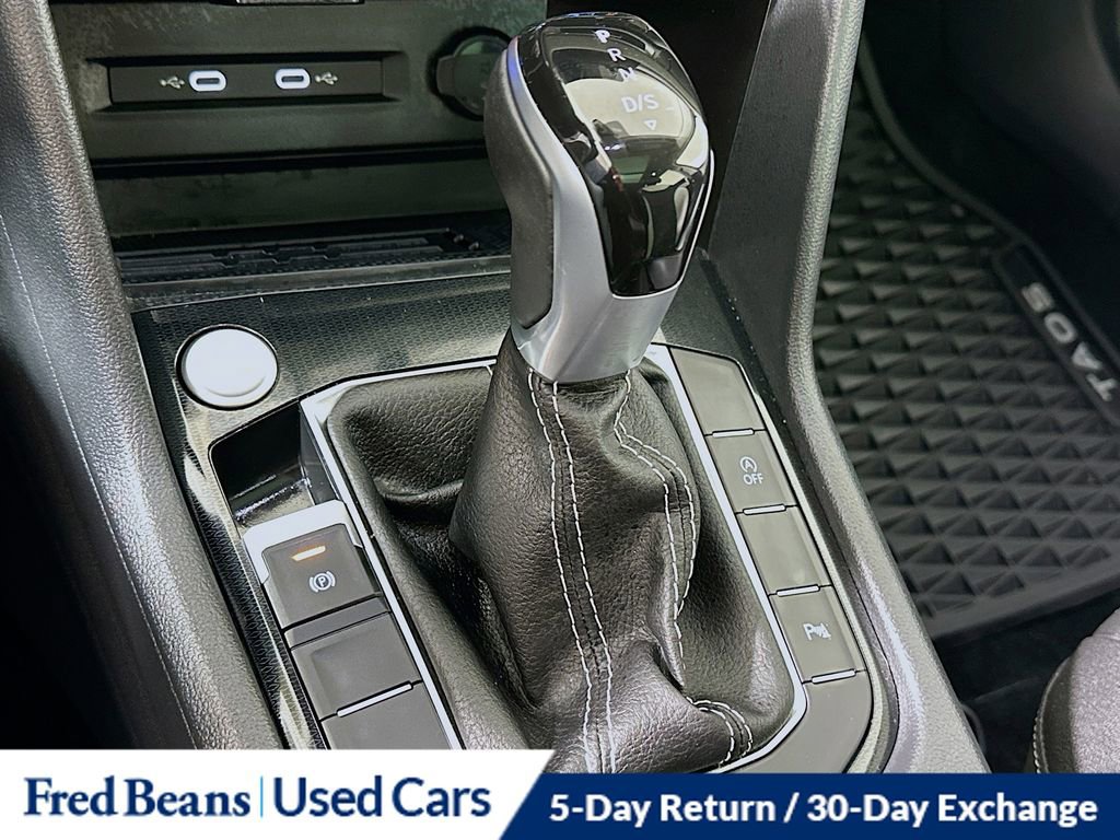 Certified 2025 Volkswagen Taos SEL w/ Black Wheel Plus Package image 18