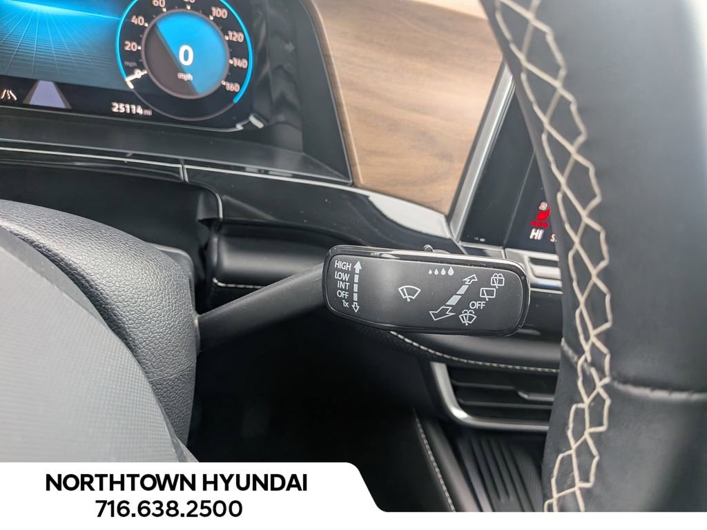 Used 2025 Volkswagen Atlas SE image 23