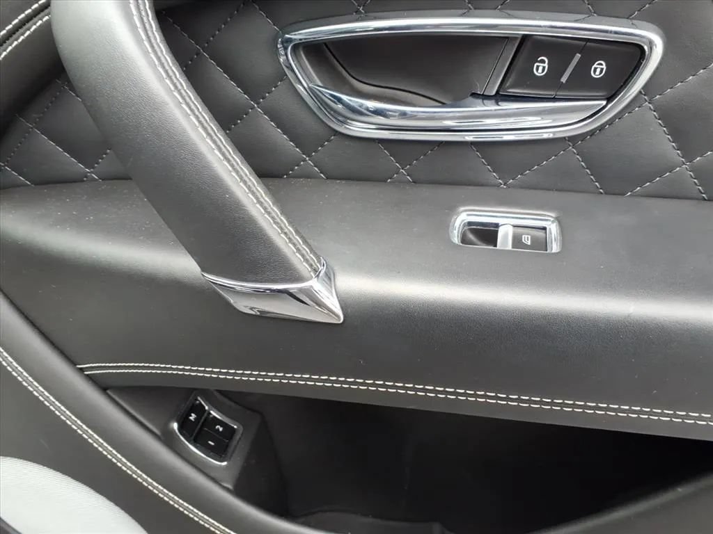 Used 2018 Bentley Bentayga AWD/4WD image 13