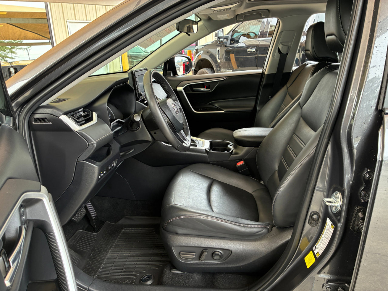 Used 2021 Toyota RAV4 XLE Premium image 13