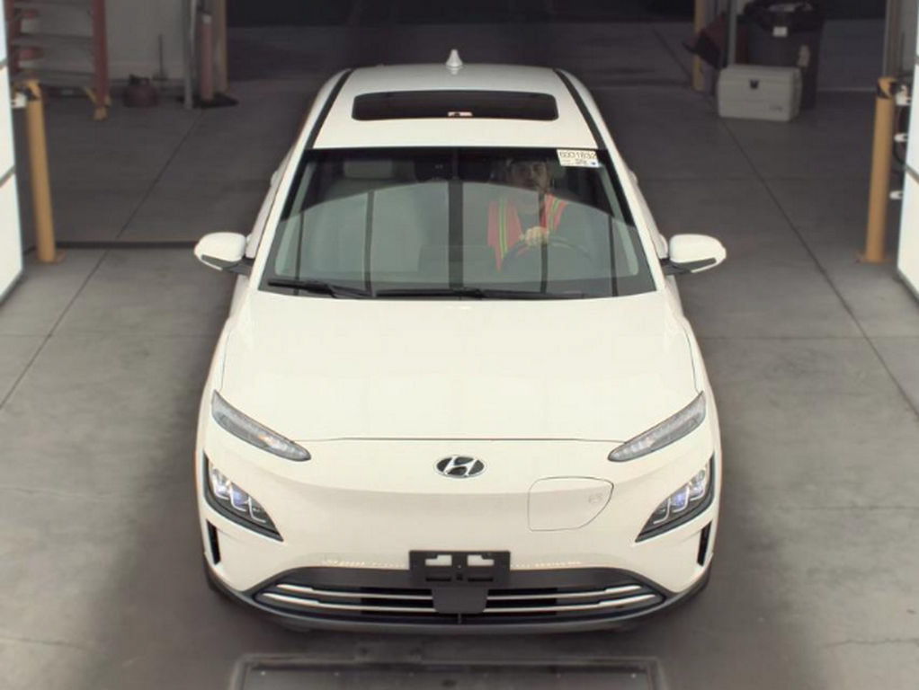 Used 2023 Hyundai Kona Limited w/ Cargo Package FWD image 3