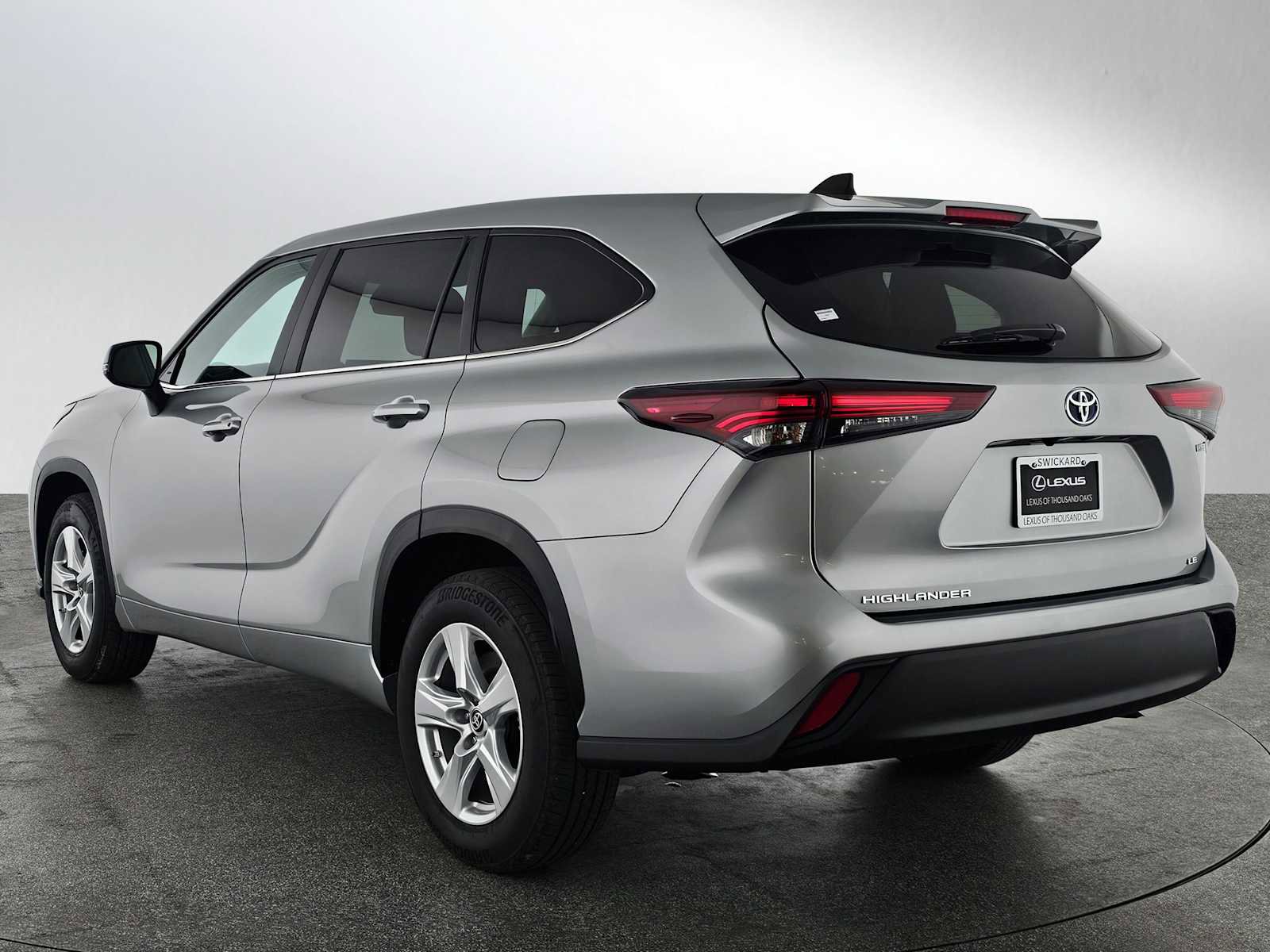 Used 2024 Toyota Highlander LE image 5