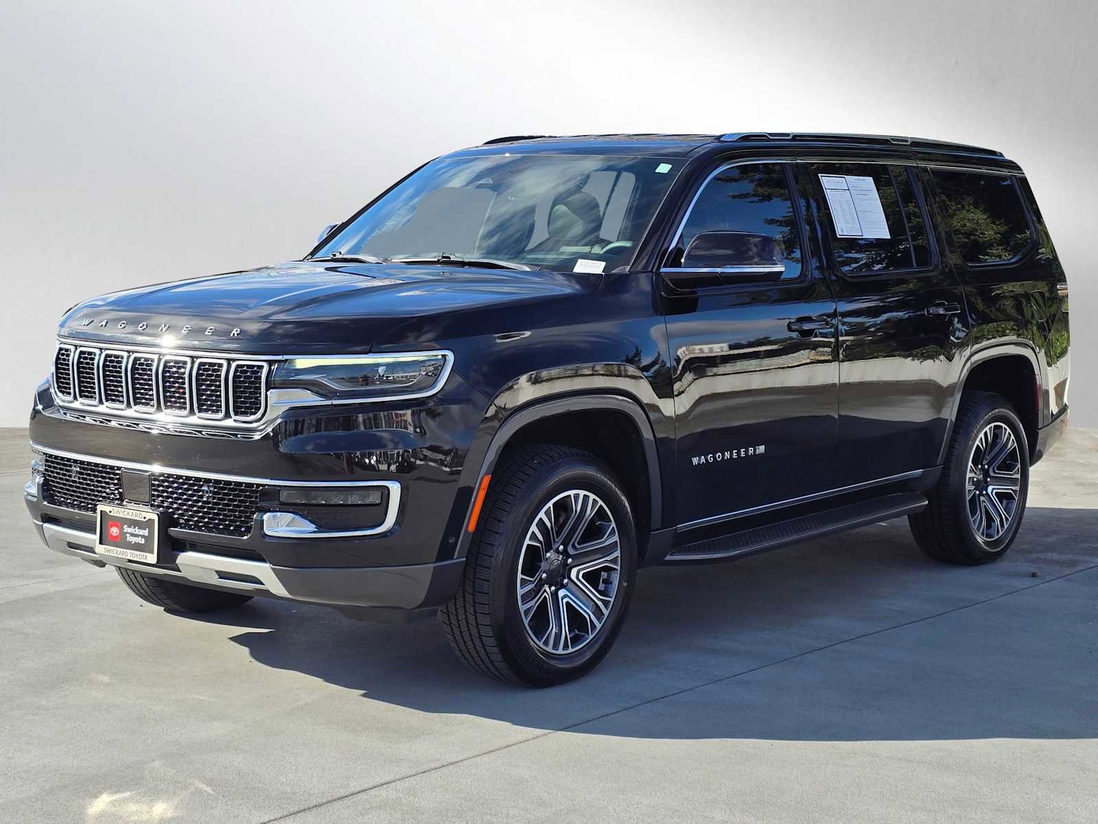 Used 2022 Jeep Wagoneer Series III w/ Flexible Seating Group image 3