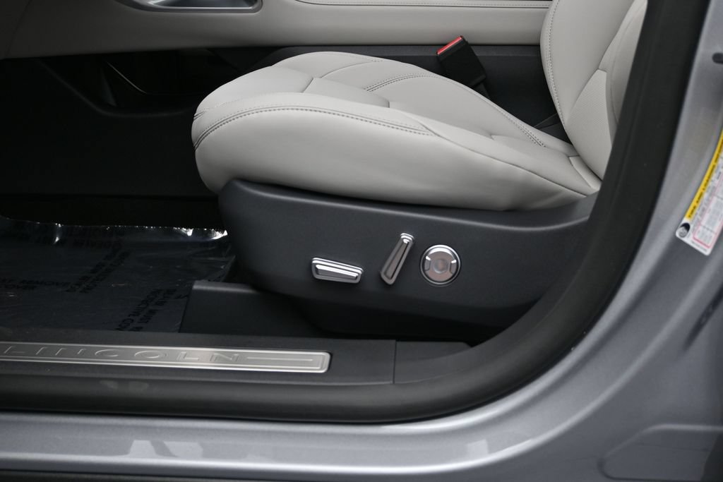 New 2026 Lincoln Nautilus Premier w/ Jet Appearance Package AWD/4WD image 21