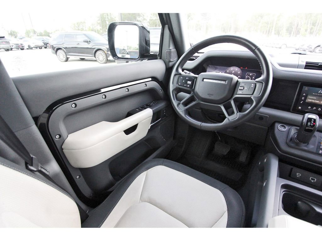 Used 2023 Land Rover Defender 110 X-Dynamic SE image 12