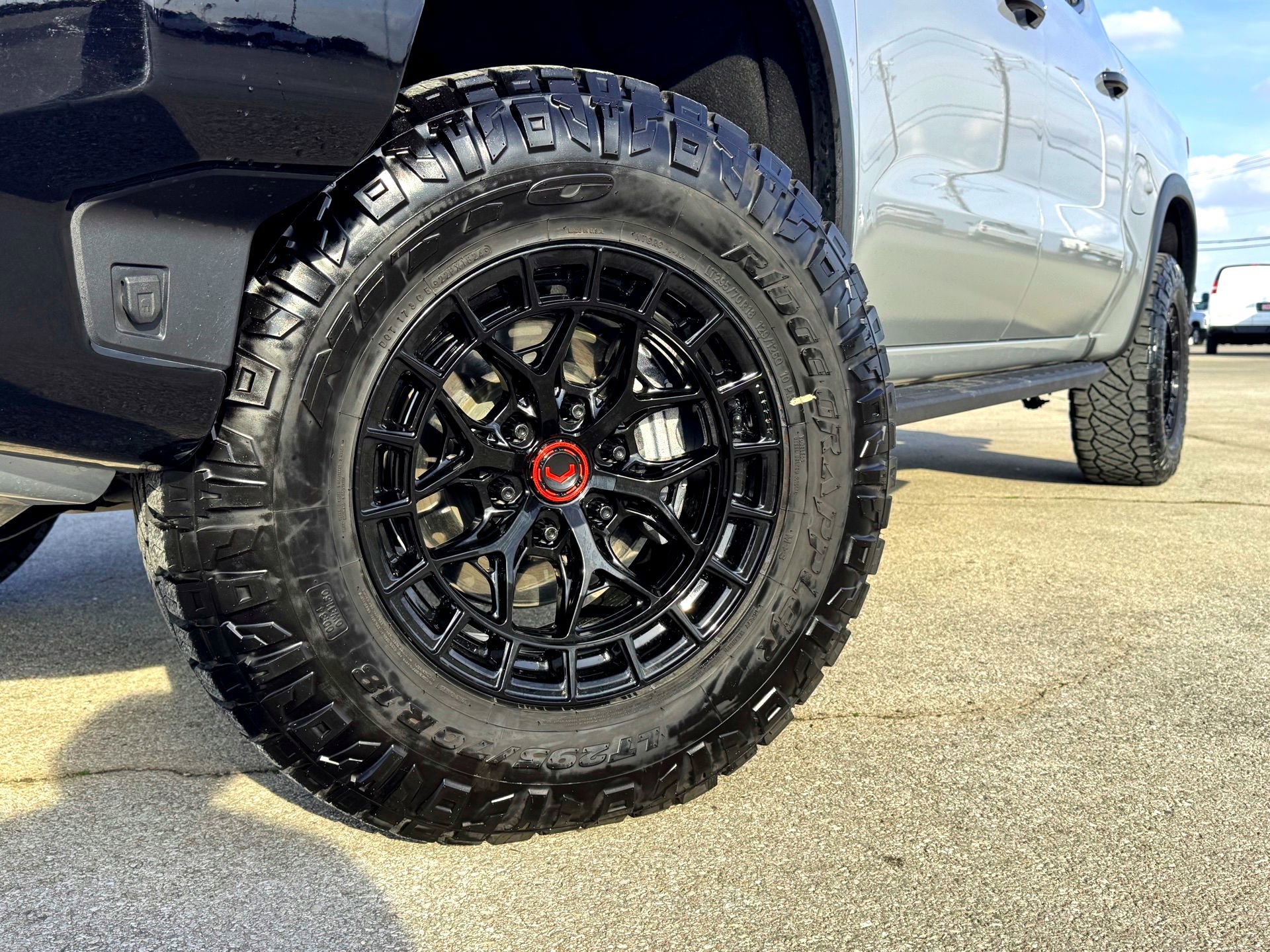 Used 2024 Chevrolet Silverado 1500 ZR2 w/ Technology Package image 1