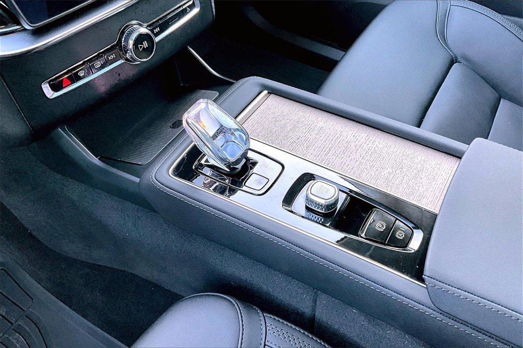 Certified 2026 Volvo XC90 B6 Plus w/ Protection Package Premier image 18