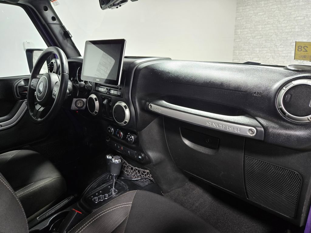 Used 2018 Jeep Wrangler Rubicon w/ Power Convenience Group AWD/4WD image 41