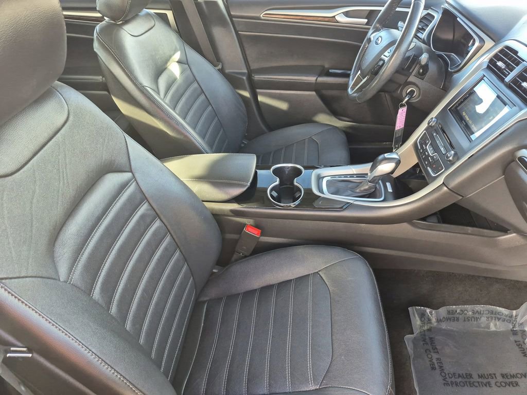 Used 2016 Ford Fusion SE w/ Equipment Group 202A image 16