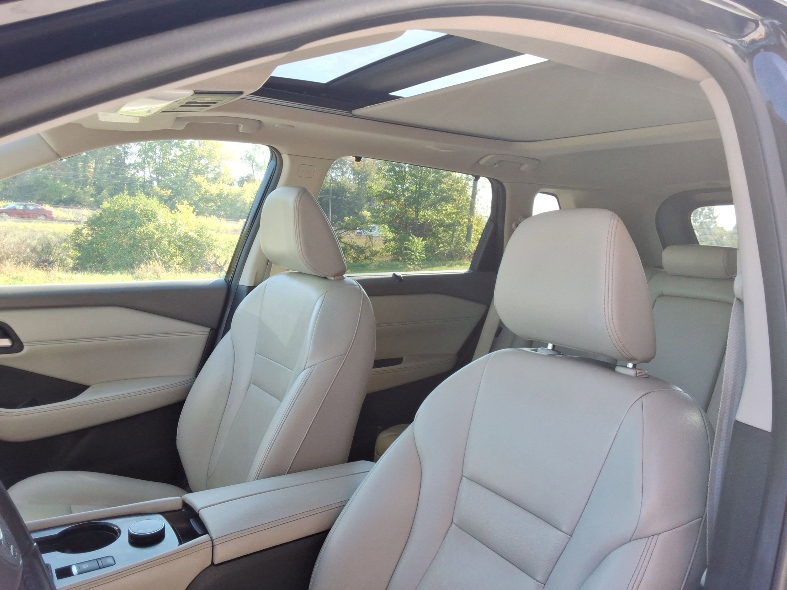 Used 2023 Nissan Rogue SL w/ SL Premium Package image 21