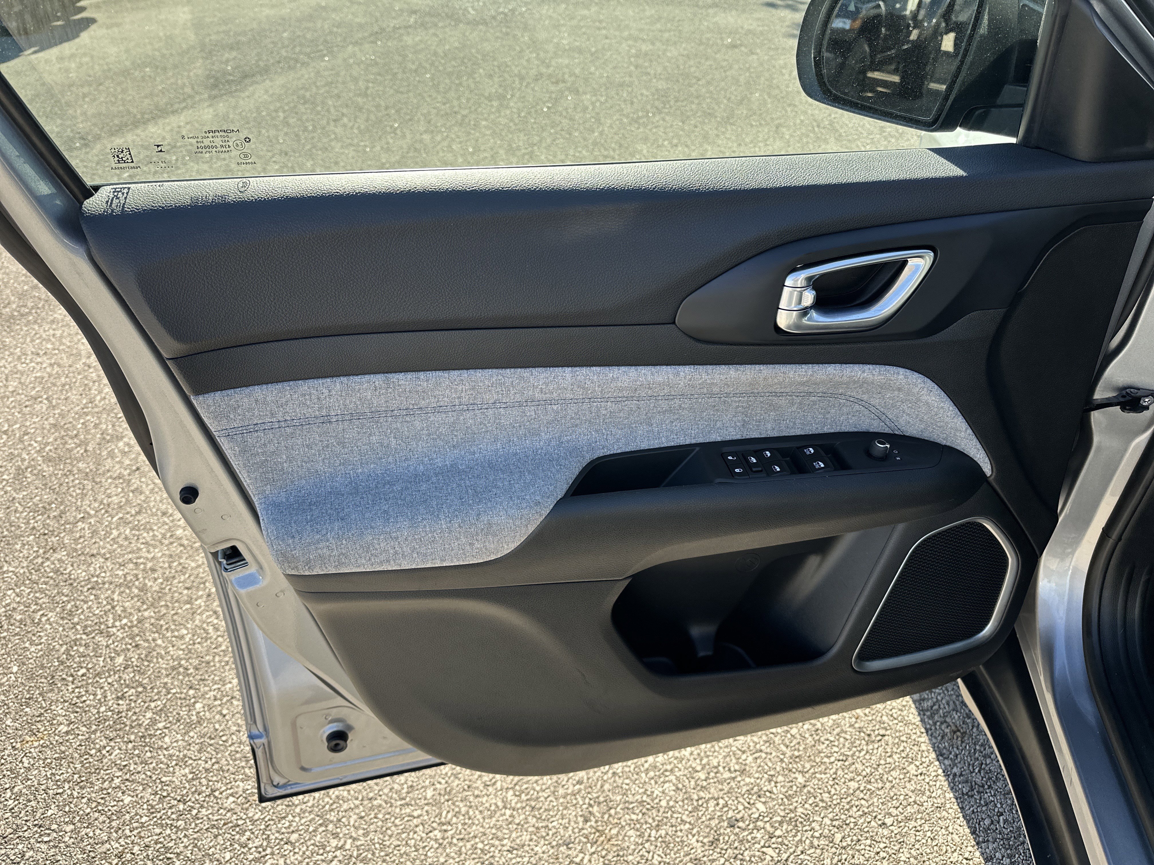 Used 2024 Jeep Compass Latitude image 10