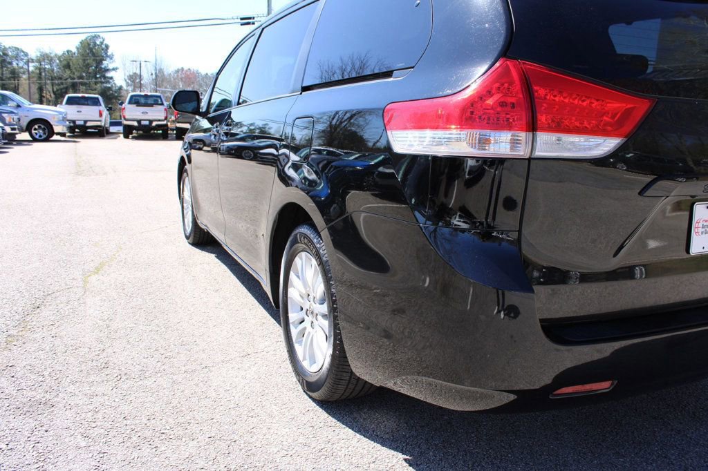 Used 2012 Toyota Sienna XLE image 25