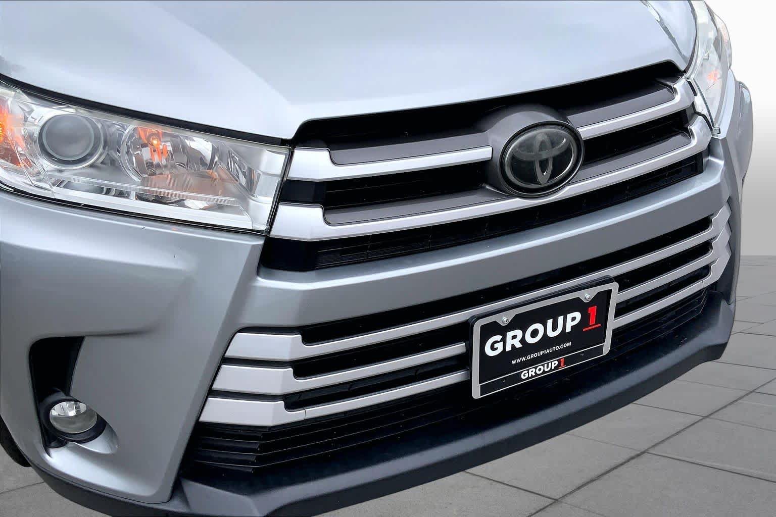 Used 2019 Toyota Highlander XLE FWD image 30
