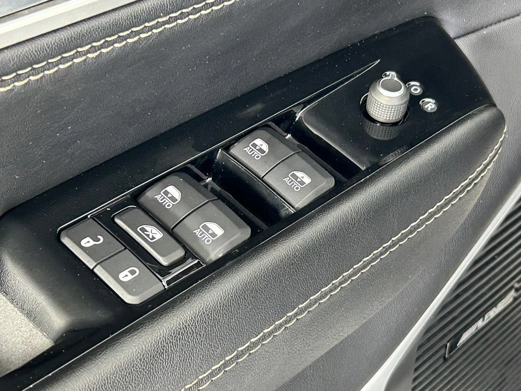 Used 2022 Jeep Wagoneer Series III w/ Rear Seat Video Group 1 AWD/4WD image 39