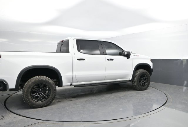 Used 2022 Chevrolet Silverado 1500 ZR2 w/ Technology Package AWD/4WD image 2