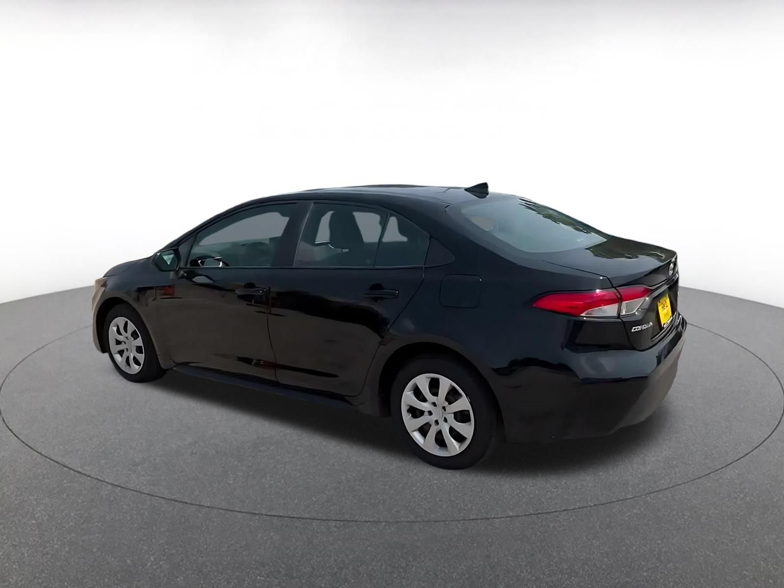 Used 2025 Toyota Corolla LE FWD image 9