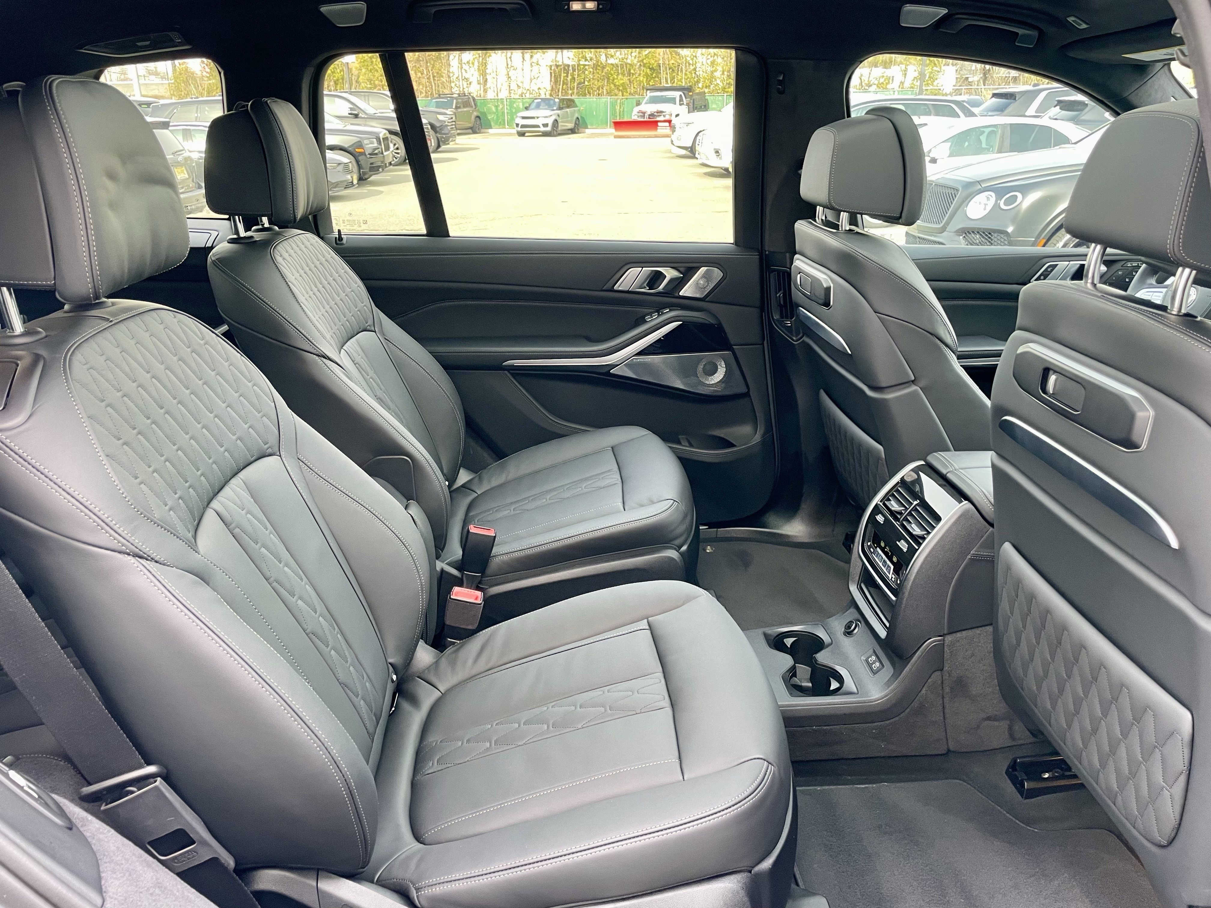 Used 2025 BMW ALPINA XB7 image 31