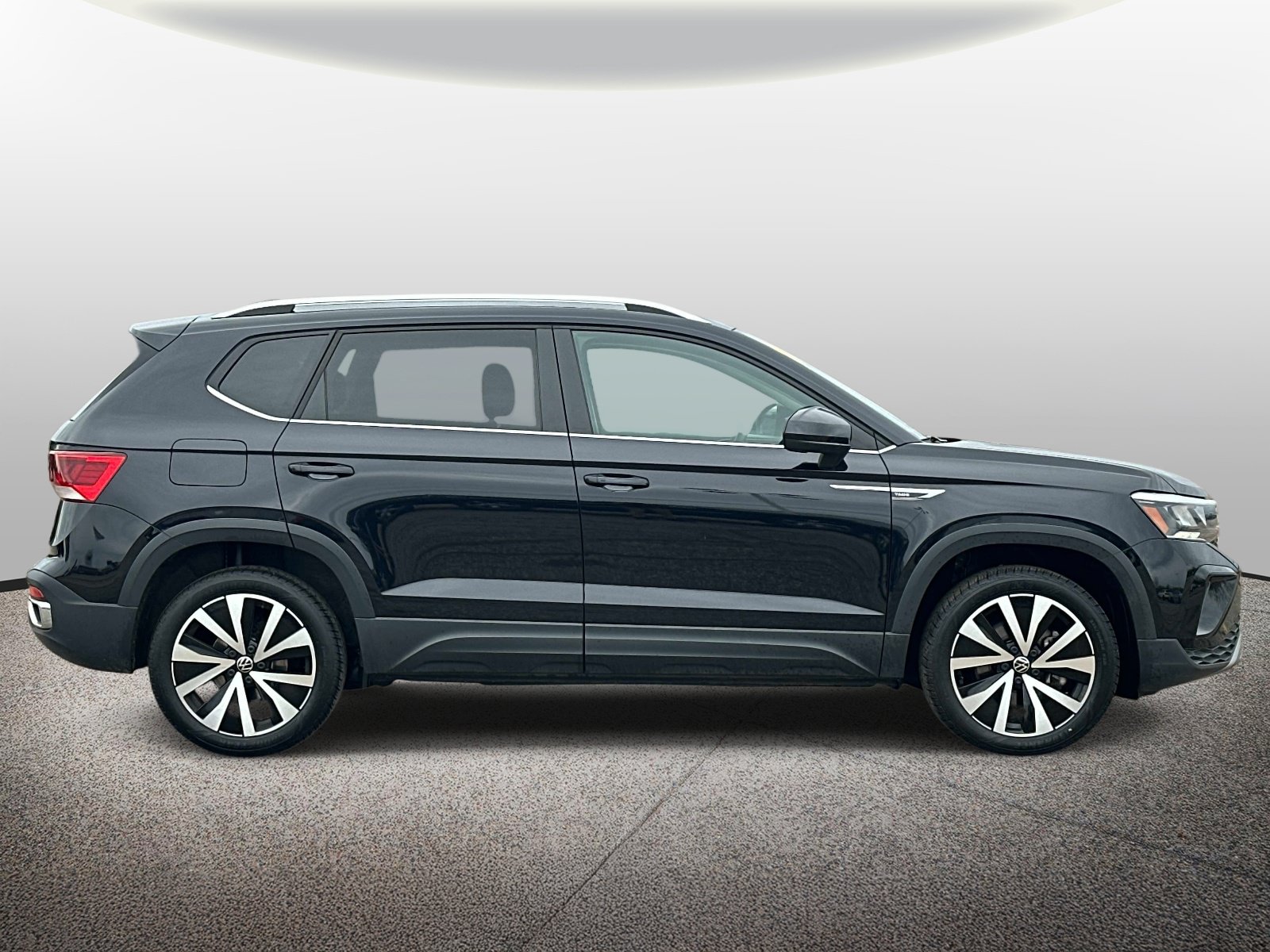 Used 2023 Volkswagen Taos SE FWD image 5