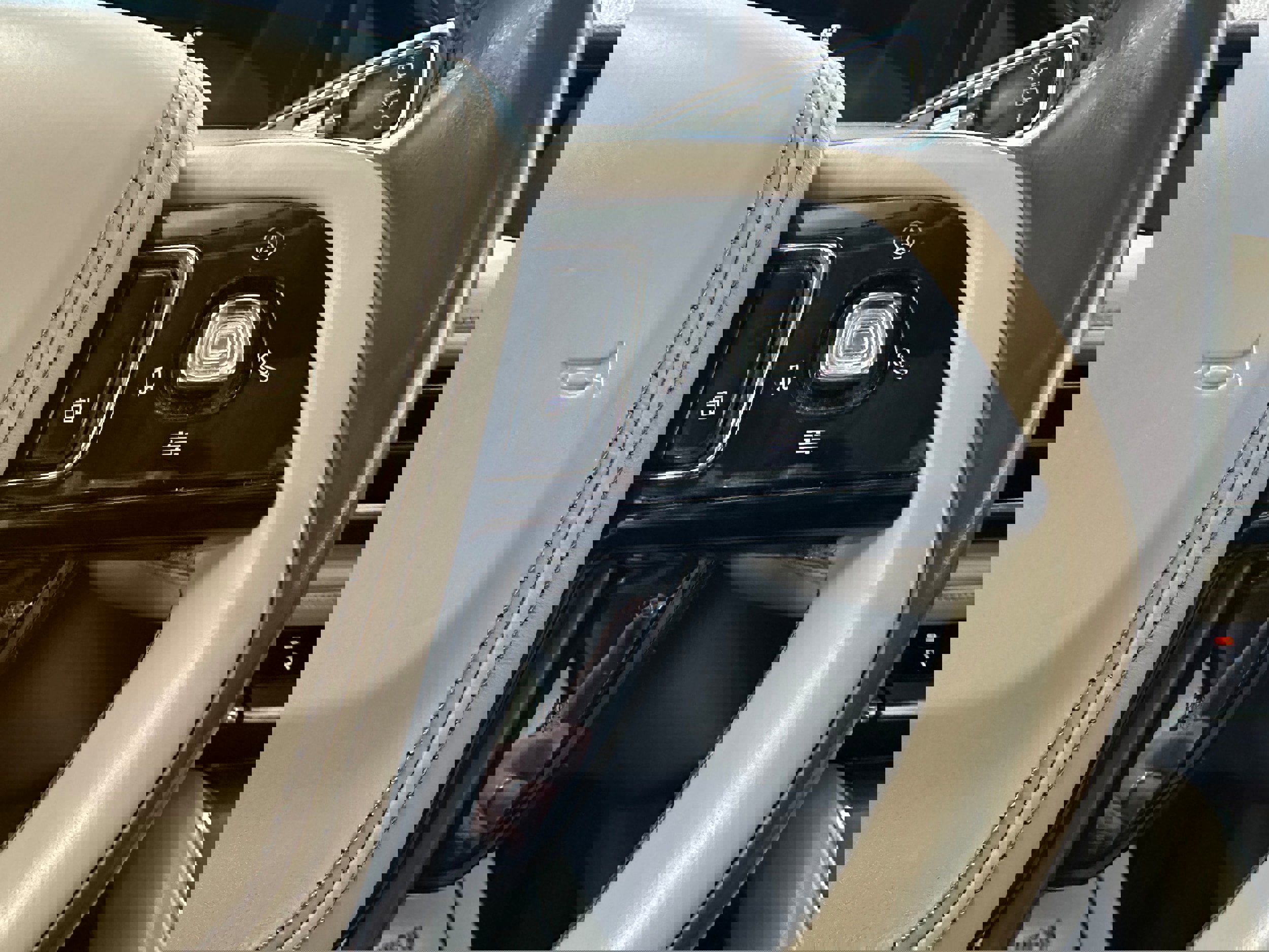 Used 2021 Lincoln Aviator Reserve w/ Equipment Group 202A image 27